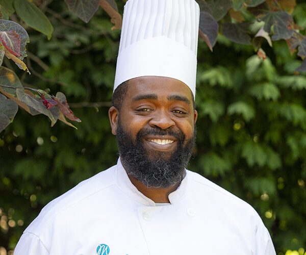 Portrait of Derrick Davis.